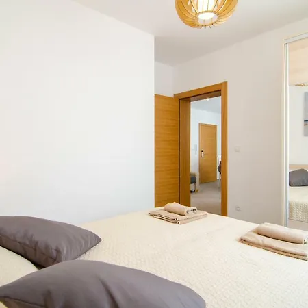 Apartment Sara 2 *