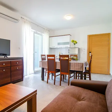 Sara 2 Apartman *