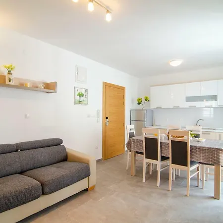 Apartment Sara 2 *