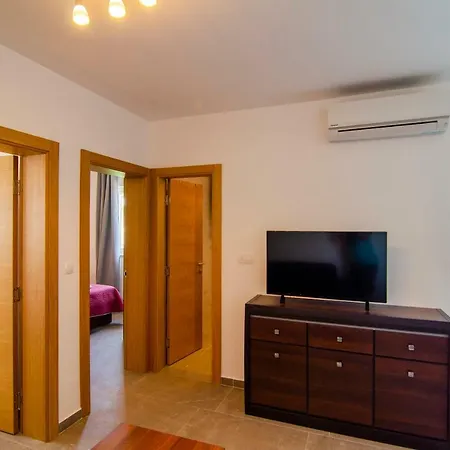 Apartment Sara 2 *