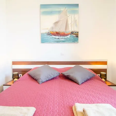 Apartman Sara 2 *
