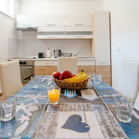 Apartman Sara 2 *