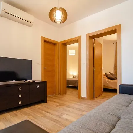 Sara 2 Apartman *