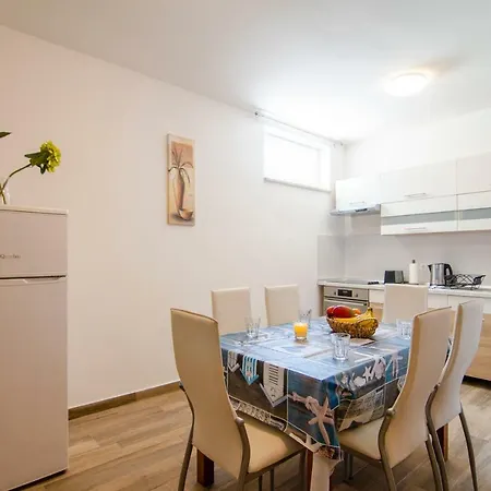 Apartment Sara 2 *