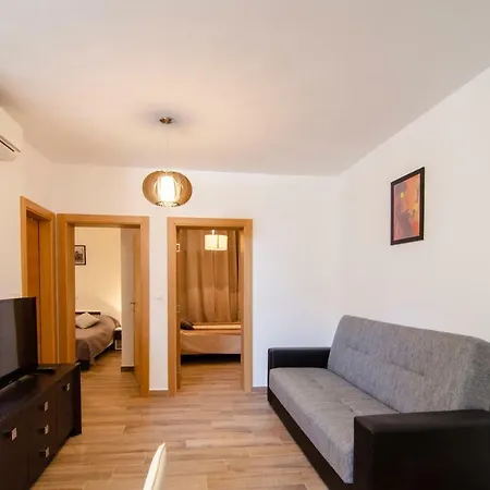 Apartment Sara 2 *