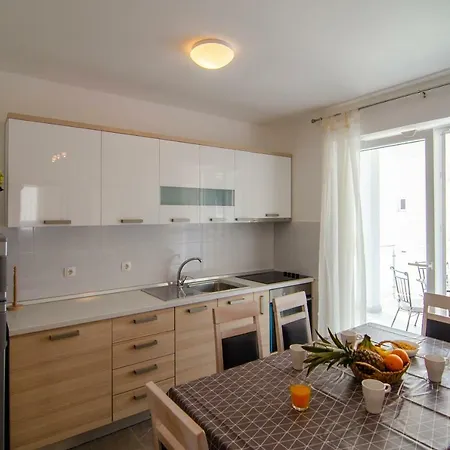 Sara 2 Apartment *