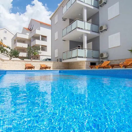 Apartment Sara 2 *